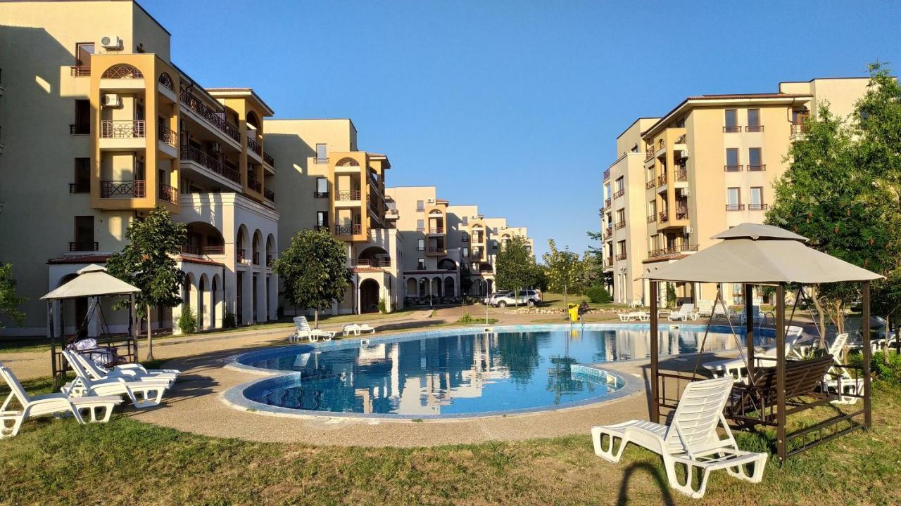 Lighthouse Golf Private Villa Lake View 발치크 외부 사진