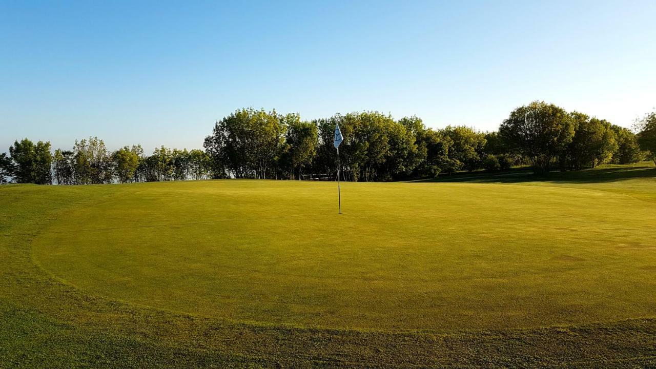 Lighthouse Golf Private Villa Lake View 발치크 외부 사진